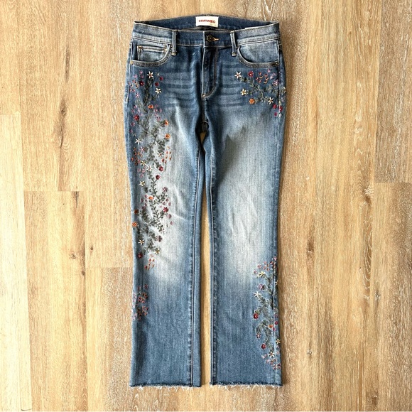 Driftwood Kelly Embroidered Jeans, pre-loved Size 27 with custom cut hem - Picture 3 of 12